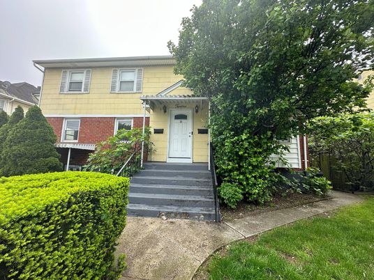 Exterior, Facade, Brick Facade, American Foursquare