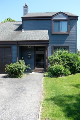 Attached, Exterior, Facade, Split Level