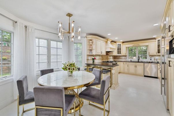Dining room, Interior, Kitchen, Pendant Lights, Recessed Lighting, Stainless Steel Appliances