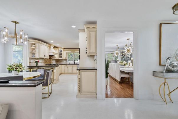 Dining room, Interior, Kitchen, Pendant Lights, Recessed Lighting, Wood Texture Flooring