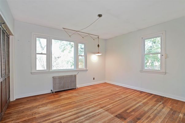 Empty room, Interior, Pendant Lights, Wood Texture Flooring