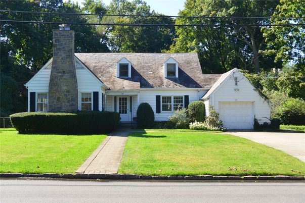 Attached, Exterior, Facade, Cape Cod