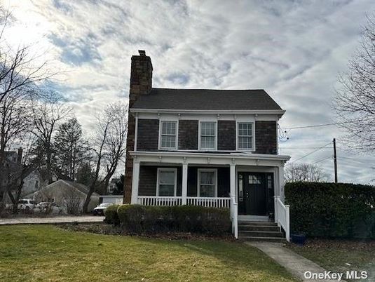 Exterior, Facade, American Foursquare