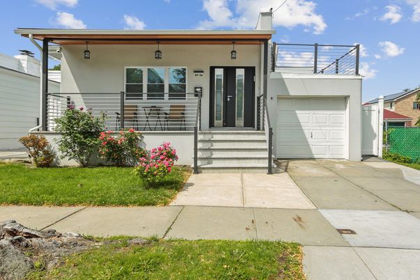 Attached, Exterior, Facade, Modern
