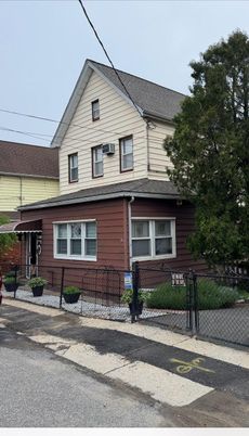 Exterior, Facade, Farmhouse