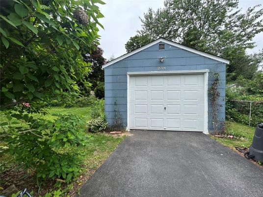 Detached Garage, Exterior
