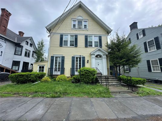 Exterior, Facade, Queen Anne Victorian