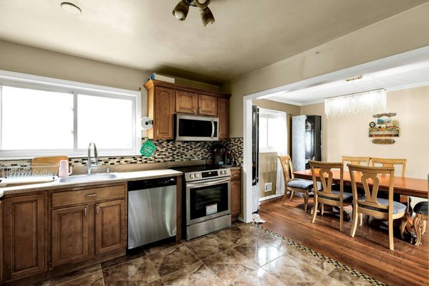 Dining room, Interior, Kitchen, Pendant Lights, Stainless Steel Appliances, Wood Texture Flooring
