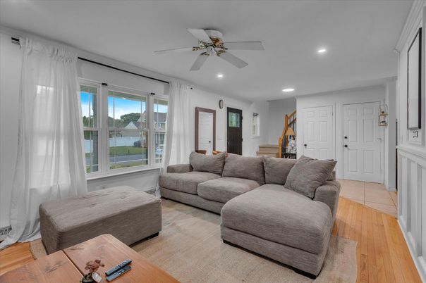 Interior, Living room, Recessed Lighting, Wood Texture Flooring