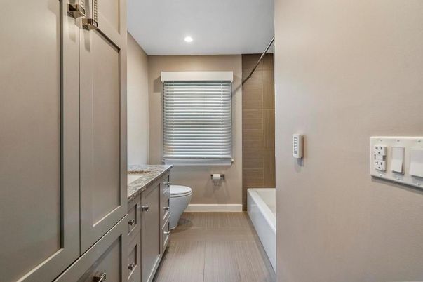Bathroom, Interior, Recessed Lighting