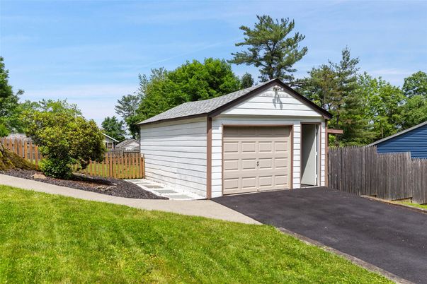 Detached Garage, Exterior