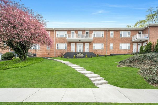 Backyard, Exterior, Facade, Brick Facade, Georgian