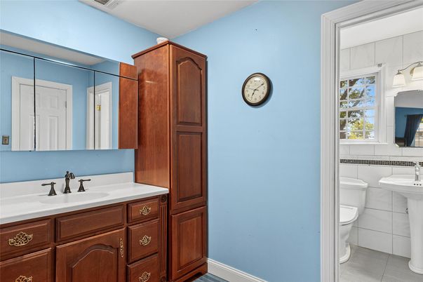 Bathroom, Dual Sink Vanities, Interior