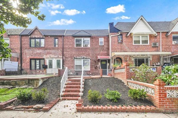 Exterior, Facade, Brick Facade, Rowhouse
