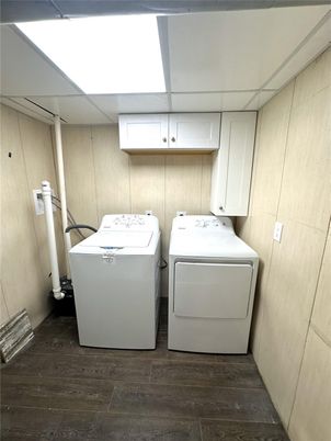 Interior, Washer, Wood Texture Flooring