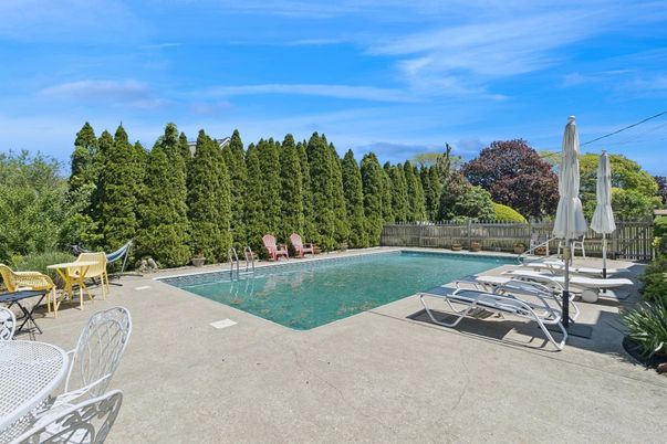 Exterior, Pool