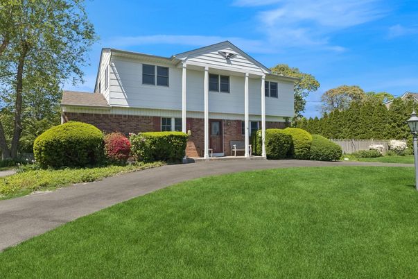 Exterior, Facade, Brick Facade, Raised Ranch