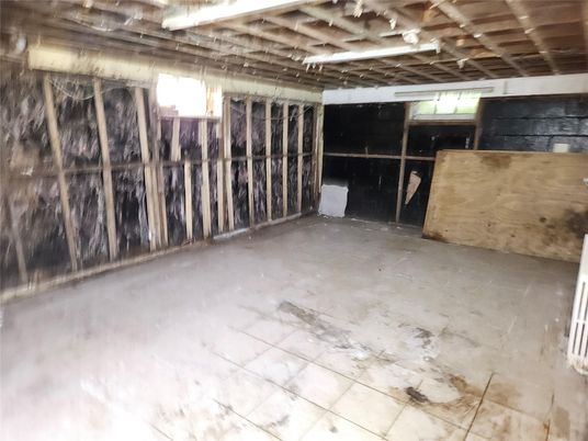 Empty room, Interior, Wooden Beams