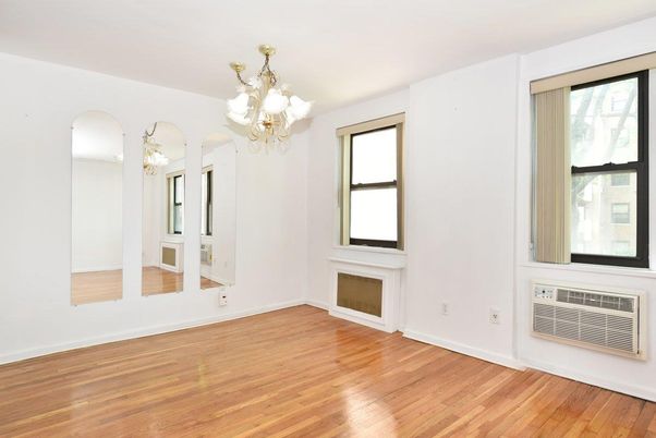 Chandelier, Empty room, Interior, Wood Texture Flooring