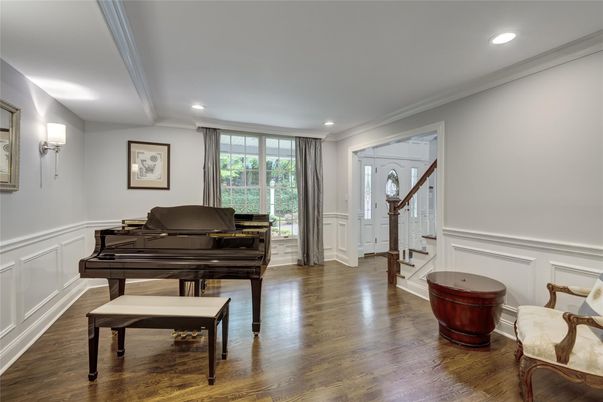 Interior, Piano, Recessed Lighting, Wood Texture Flooring