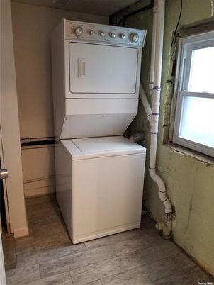 Interior, Utility Closets, Washer, Wood Texture Flooring