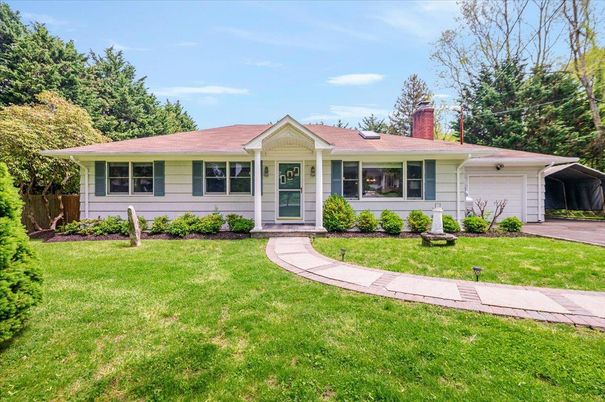 Attached, Exterior, Facade, Ranch