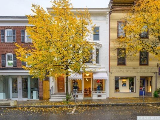 Exterior, Facade, Brick Facade, Rowhouse