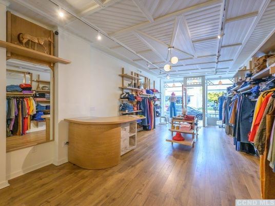 Interior, Pendant Lights, Walk-in Closets, Wood Texture Flooring