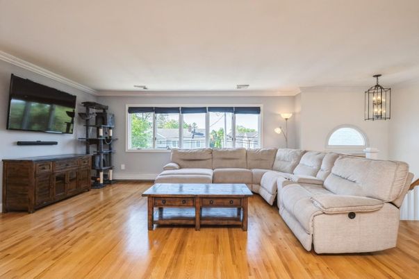 Interior, Living room, Pendant Lights, Wood Texture Flooring