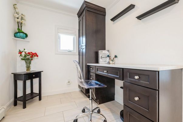 Home Office, Interior