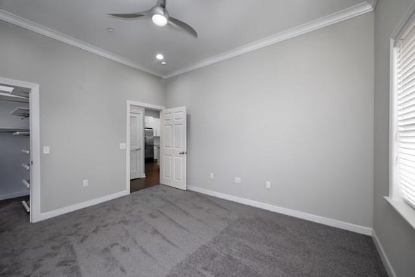 Empty room, Interior, Recessed Lighting