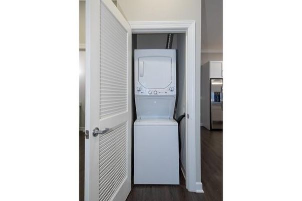 Interior, Utility Closets, Washer, Wood Texture Flooring