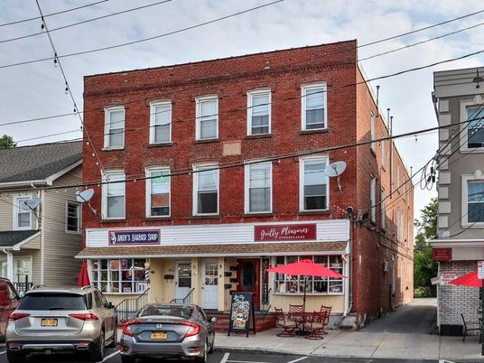 Exterior, Facade, Rowhouse
