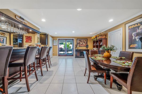 Dining room, Interior, Recessed Lighting