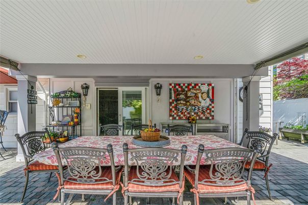 Dining room, Exterior