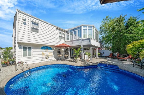 Exterior, Pool