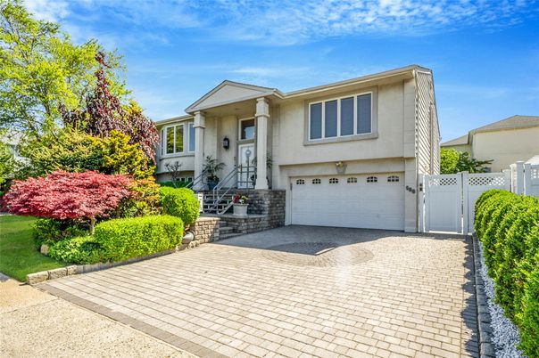 Attached, Exterior, Facade, Raised Ranch