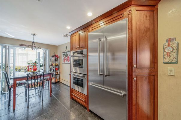 Dining room, Interior, Kitchen, Pendant Lights, Recessed Lighting, Stainless Steel Appliances