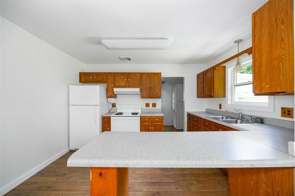 Interior, Kitchen, Pendant Lights, Wood Texture Flooring