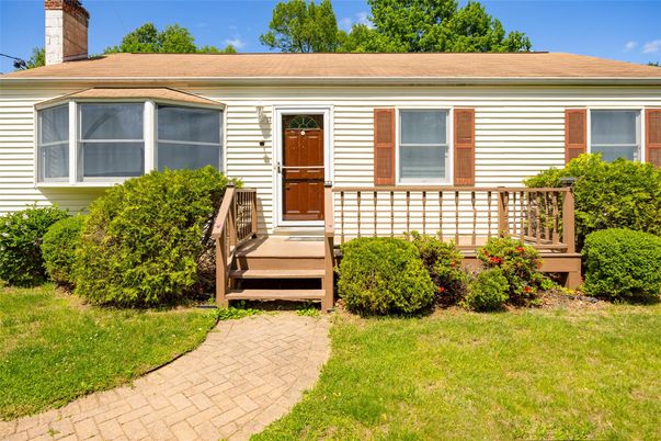 Exterior, Facade, Cape Cod