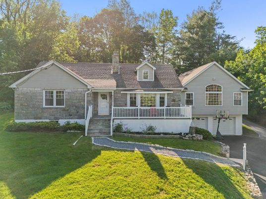 Attached, Exterior, Facade, Cape Cod