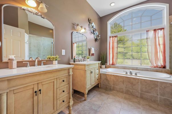 Bathroom, Dual Sink Vanities, Interior, Recessed Lighting