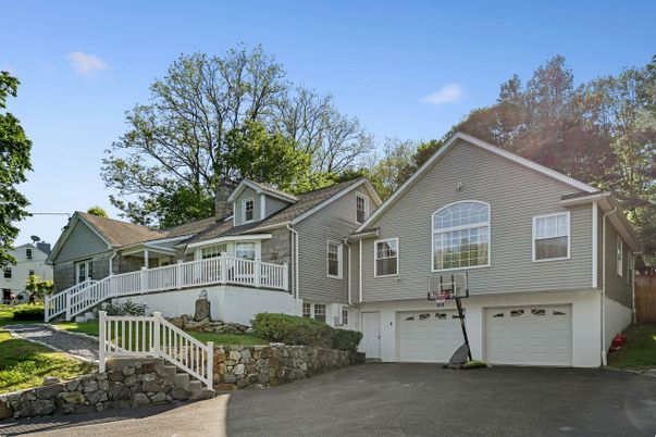 Attached, Exterior, Facade, Raised Ranch