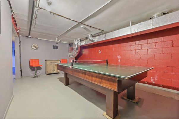 Game Room, Interior