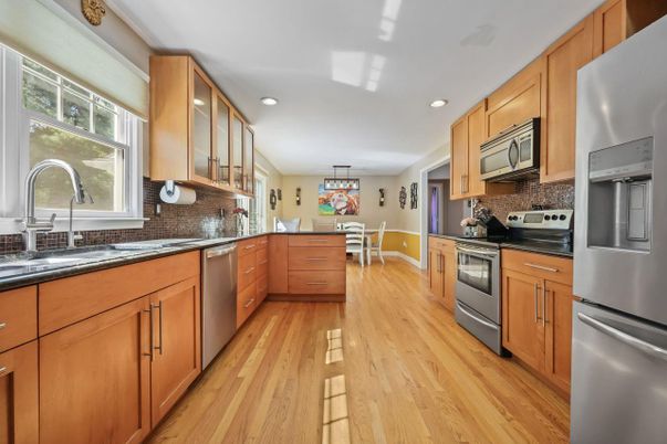 Dining room, Interior, Kitchen, Pendant Lights, Recessed Lighting, Stainless Steel Appliances, Wood Texture Flooring