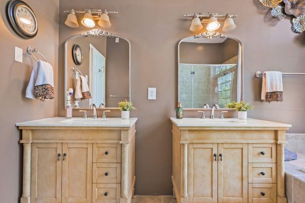 Bathroom, Dual Sink Vanities, Interior