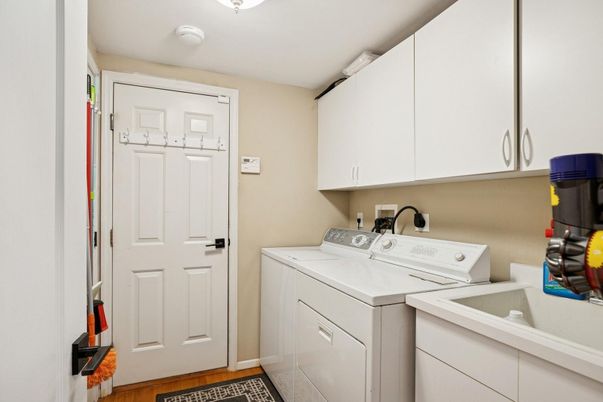 Interior, Washer, Wood Texture Flooring