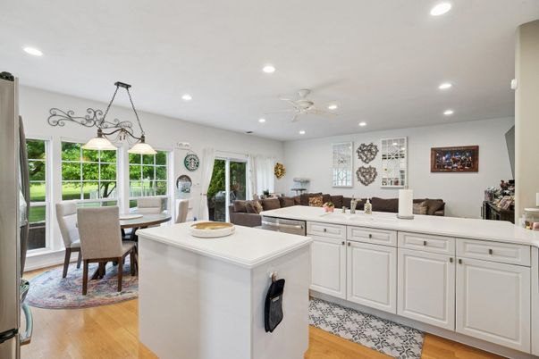 Dining room, Interior, Kitchen, Pendant Lights, Recessed Lighting, Wood Texture Flooring
