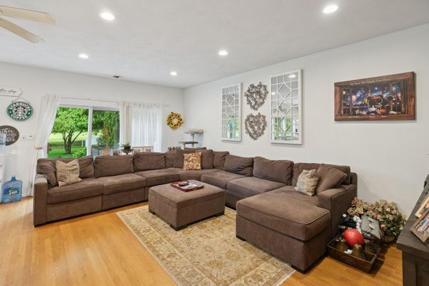 Interior, Living room, Recessed Lighting, Wood Texture Flooring