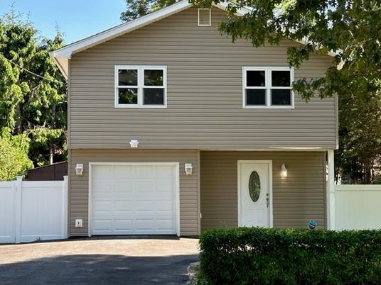 Attached, Exterior, Facade, Raised Ranch